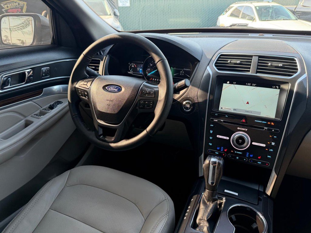 Used 2018 Ford Explorer Limited w/ Ford Safe & Smart Package FWD image 24