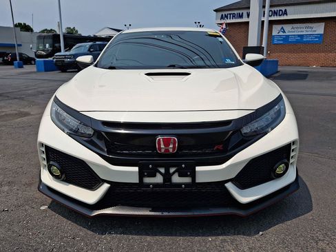Used 2018 Honda Civic Type R image 2