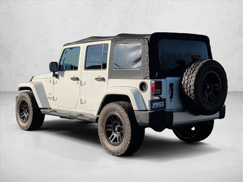 Used 2015 Jeep Wrangler Unlimited Sahara w/ Connectivity Group AWD/4WD image 7