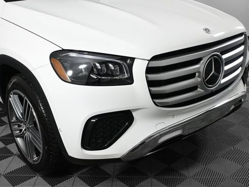 Used 2026 Mercedes-Benz GLS 450 4MATIC image 36