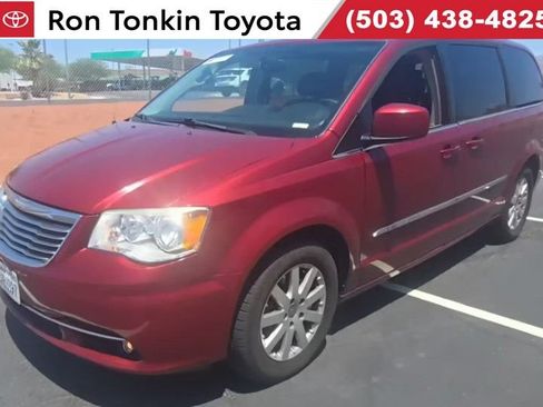 Used 2016 Chrysler Town & Country Touring FWD image 1