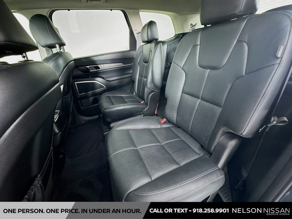 Used 2024 Kia Telluride EX w/ EX Captain's Chair Package FWD image 25
