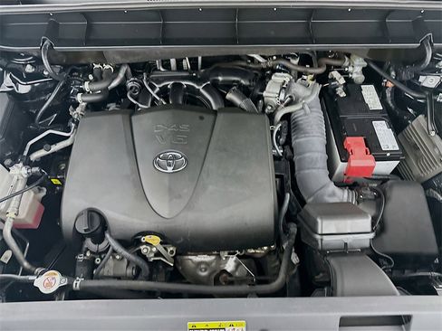 Used 2022 Toyota Highlander LE image 31
