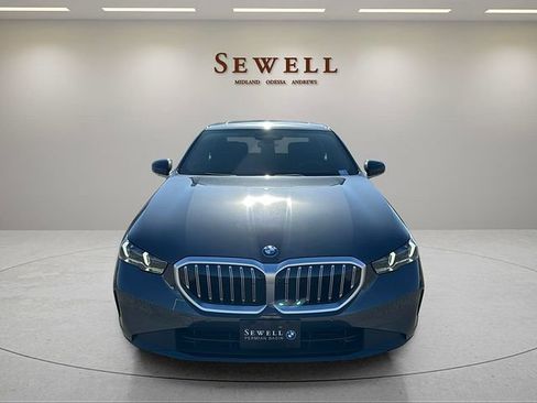 Certified 2025 BMW 530i xDrive w/ Premium Package AWD/4WD image 8