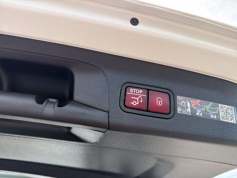 Used 2025 Mercedes-Benz GLS 450 4MATIC image 31