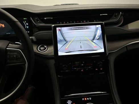 Used 2023 Jeep Grand Cherokee 4WD 4xe image 17