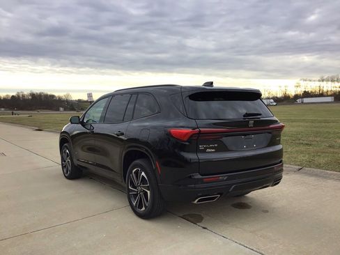 Used 2025 Buick Enclave Sport Touring image 8