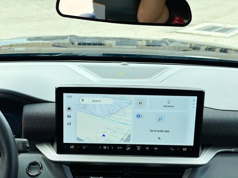 Used 2025 Ford Explorer ST-Line w/ ST-Line Street Pack image 19