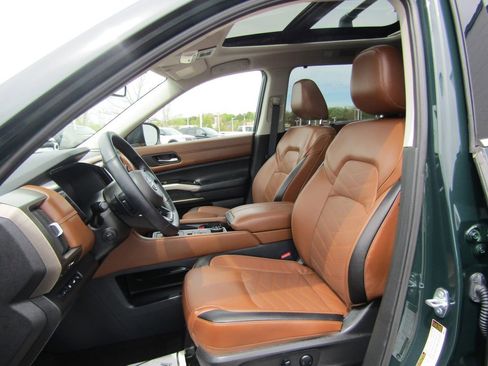 Used 2025 Nissan Pathfinder Platinum w/ Cargo Package AWD/4WD image 11