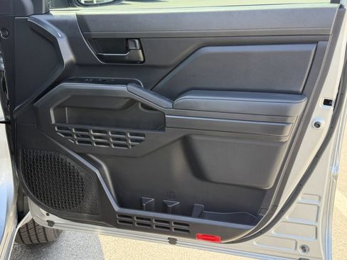 Used 2025 Toyota Tacoma SR AWD/4WD image 15