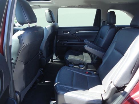Used 2017 Toyota Highlander Limited w/ Carpet Mat Package AWD/4WD image 29