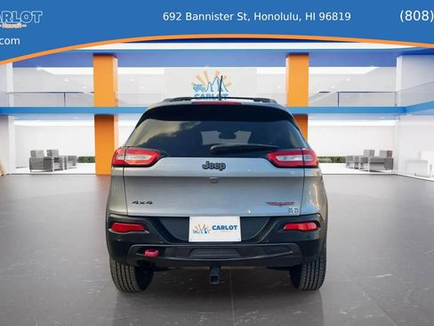 Used 2018 Jeep Cherokee Trailhawk AWD/4WD image 6