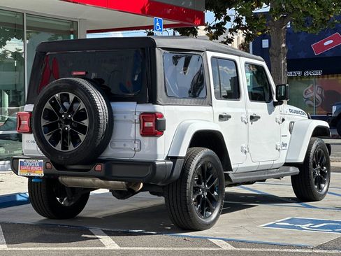 Used 2023 Jeep Wrangler Unlimited Sahara AWD/4WD image 4