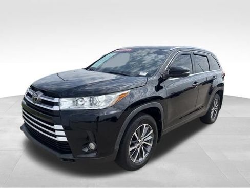 Used 2019 Toyota Highlander XLE AWD/4WD image 6