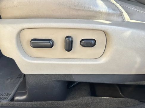 Used 2014 Ford Explorer XLT w/ Equipment Group 202A AWD/4WD image 17