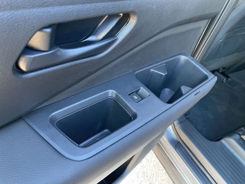 Used 2025 Nissan Pathfinder SV image 50