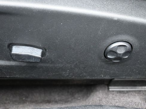 Used 2017 Dodge Challenger SXT image 29