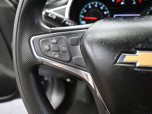 Used 2021 Chevrolet Malibu LT FWD image 3