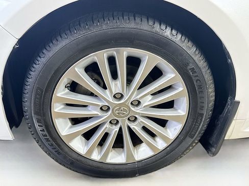 Used 2013 Toyota Avalon Limited image 40