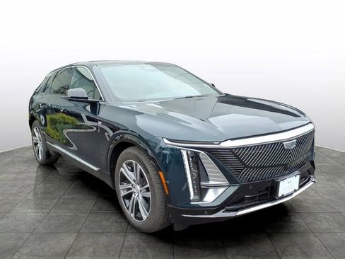 Certified 2024 Cadillac Lyriq Luxury AWD/4WD image 7