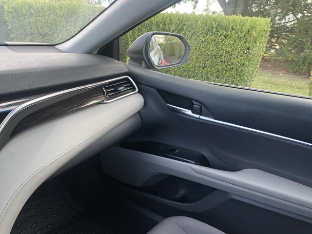 Used 2018 Toyota Camry LE FWD image 18