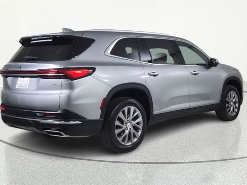 Used 2025 Buick Enclave Preferred image 4