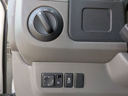 Used 2020 Nissan NV 2500 SV image 18