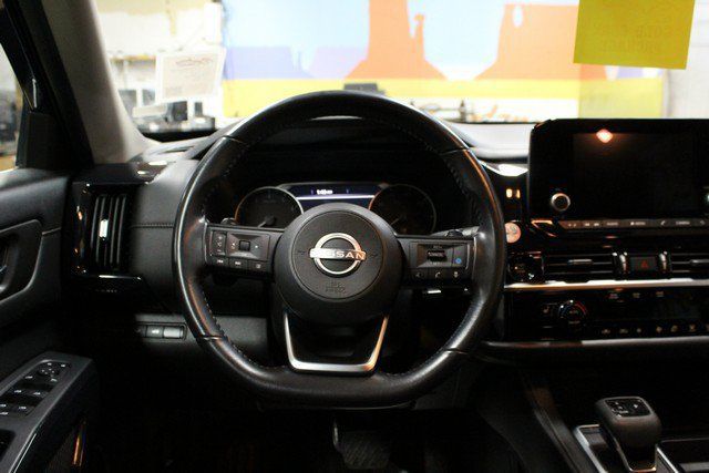 Used 2025 Nissan Pathfinder SV FWD image 21
