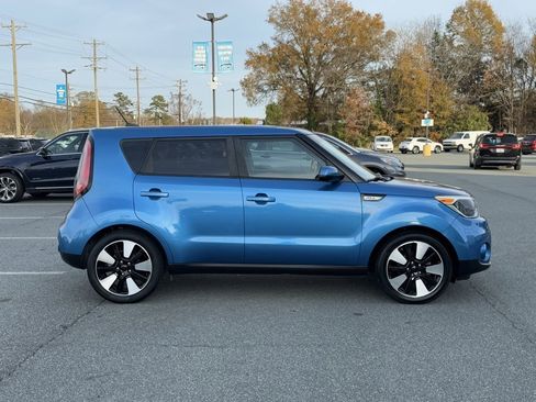 Used 2018 Kia Soul + image 8
