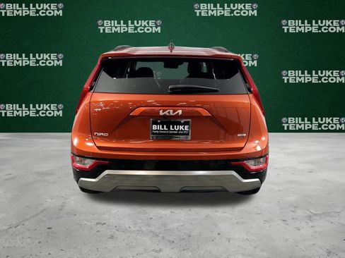 Used 2023 Kia Niro SX image 9