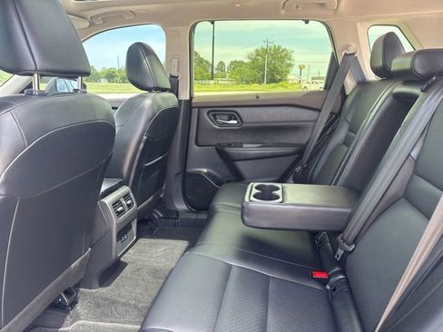 Used 2023 Nissan Rogue SV w/ SV Premium B Package FWD image 23