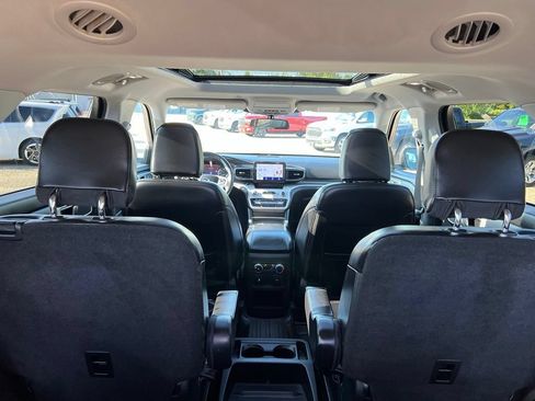Used 2021 Ford Explorer XLT w/ Equipment Group 202A AWD/4WD image 24