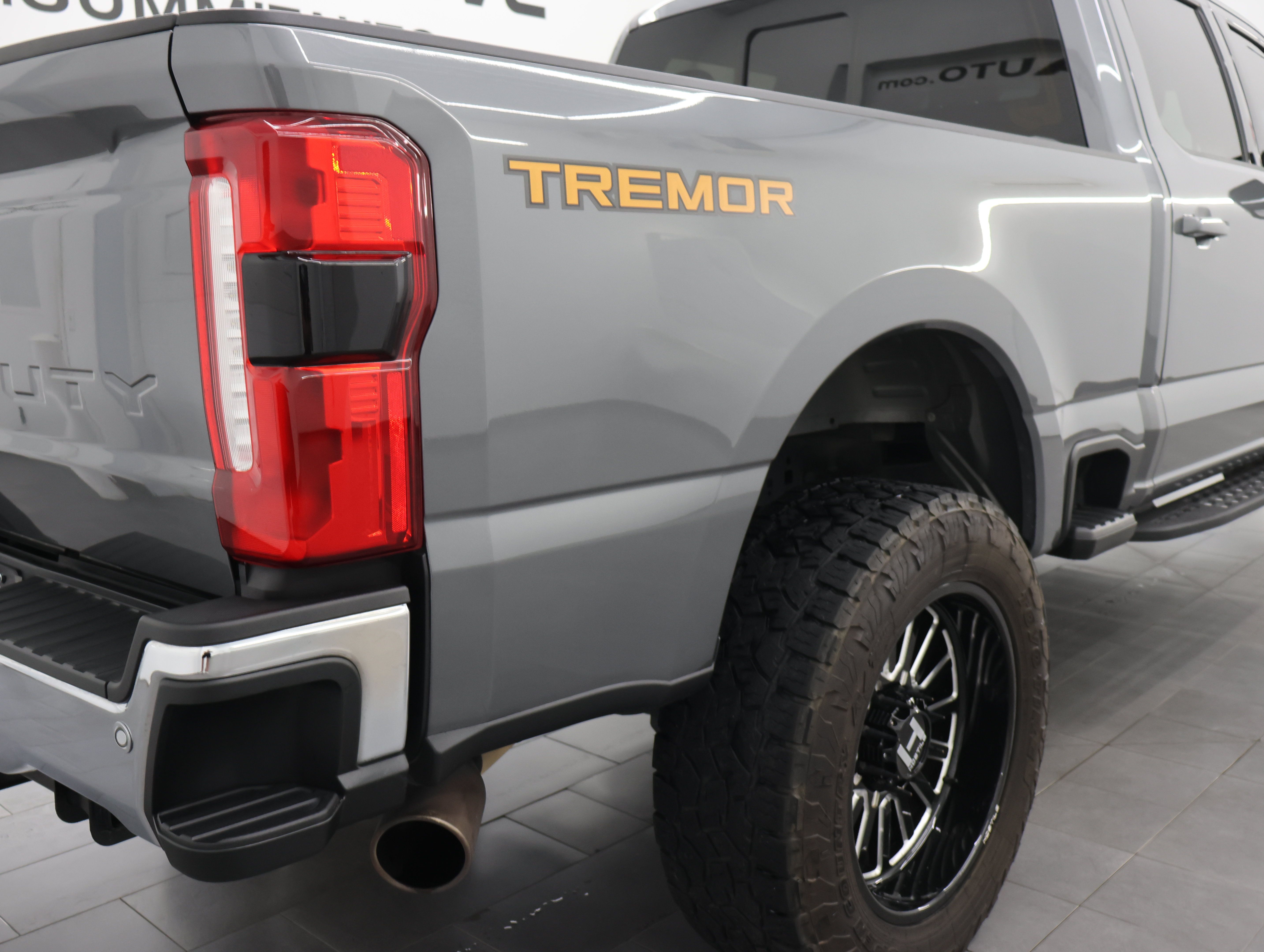 Used 2024 Ford F350 Lariat w/ Tremor Off-Road Package AWD/4WD image 30