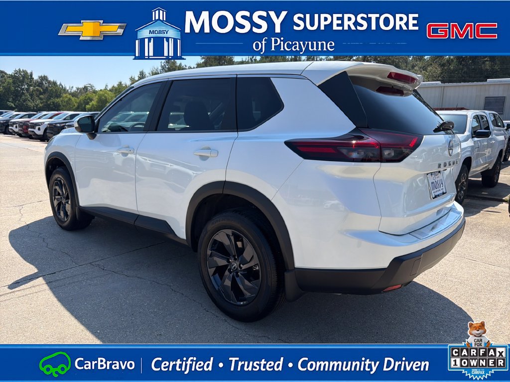 Certified 2026 Nissan Rogue SV FWD image 4