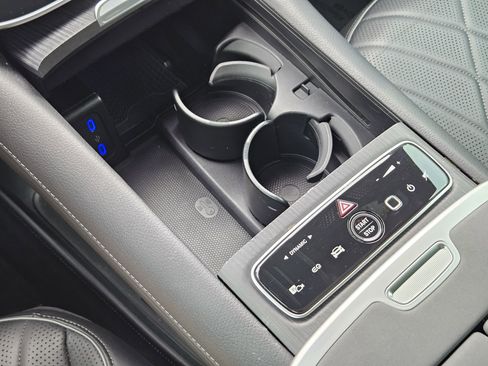 Used 2023 Mercedes-Benz EQS 580 4MATIC SUV image 19