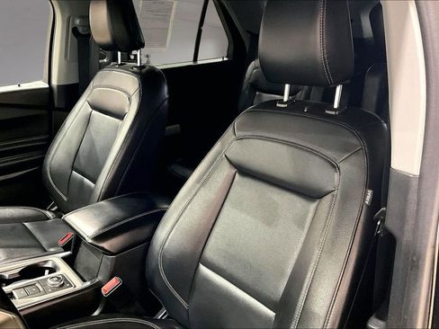 Used 2021 Ford Explorer XLT w/ Equipment Group 202A image 23