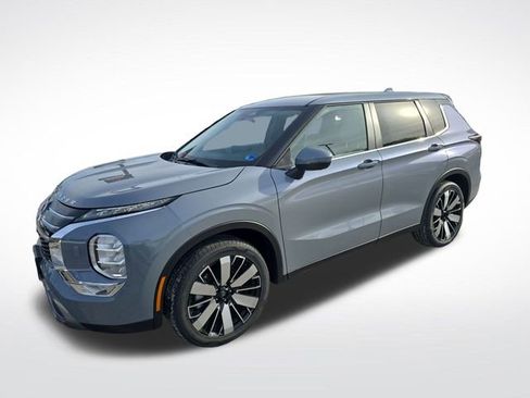 New 2026 Mitsubishi Outlander SE image 2