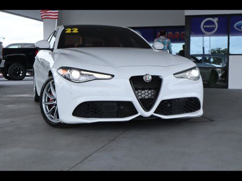 Used 2022 Alfa Romeo Giulia Sprint RWD image 1