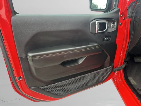 Used 2025 Jeep Wrangler Unlimited Sahara AWD/4WD image 9