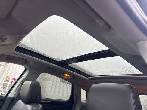 Used 2011 Cadillac SRX Premium image 17