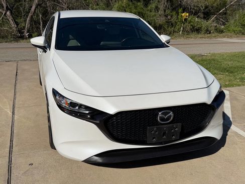 Used 2019 MAZDA MAZDA3 Preferred 4dr Hatchback 6A image 2