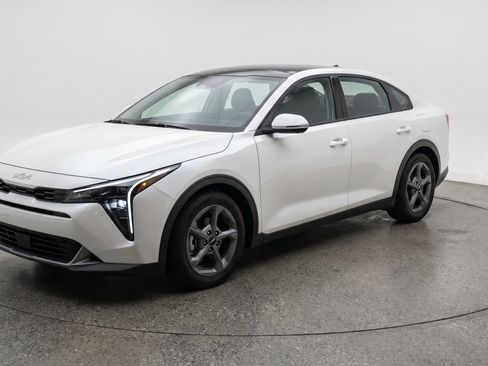 Used 2025 Kia K4 FWD image 3