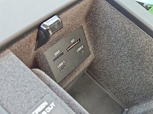 New 2026 Porsche Macan Turbo image 18