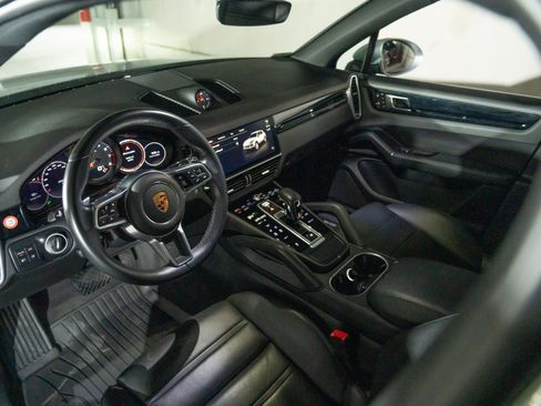 Certified 2023 Porsche Cayenne AWD/4WD image 4
