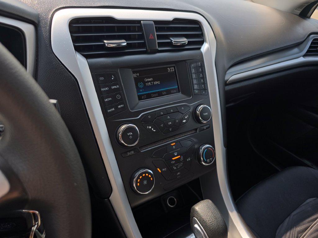 Used 2016 Ford Fusion SE FWD image 24