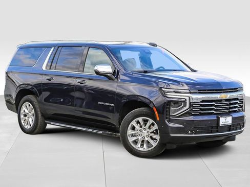 Used 2025 Chevrolet Suburban Premier image 2