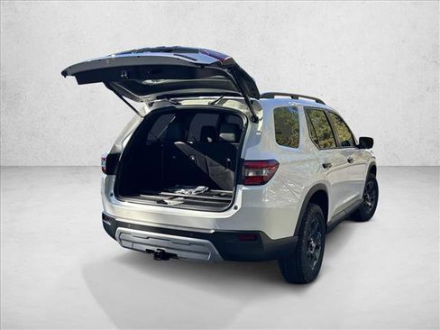 New 2025 Honda Pilot TrailSport image 2