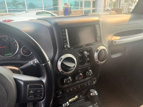 Used 2018 Jeep Wrangler Unlimited Rubicon w/ Cold Weather Group AWD/4WD image 14