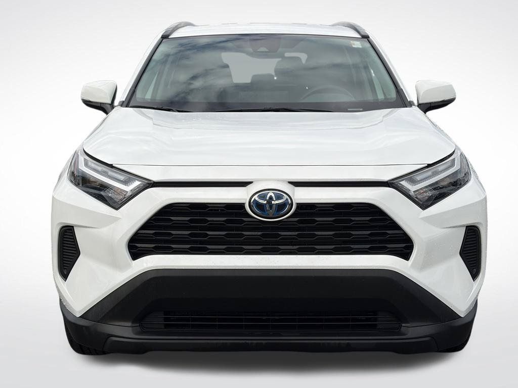 Used 2024 Toyota RAV4 LE AWD/4WD image 3