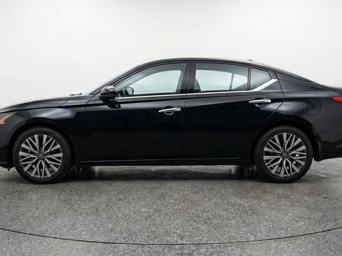 Used 2025 Nissan Altima 2.5 SV FWD image 5